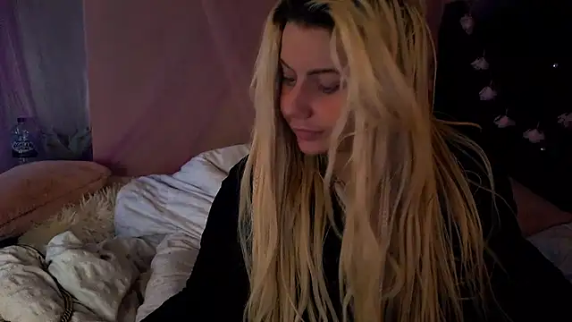 Snapshot of TiaDoll chatting on 01-15-26, 03:27 TiaDoll online show from 01-15-26, 03:27