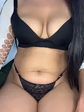 Snapshot of Akiira_00 chatting on 02-28-26, 12:39 Akiira 00 online show from 02-28-26, 12:39