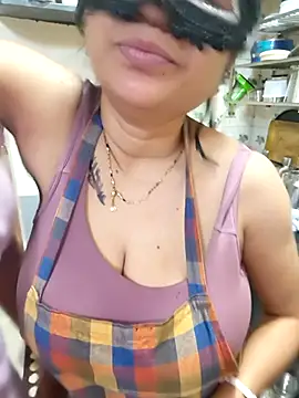 Snapshot of Queen_Nightt chatting on 01-17-26, 03:55 Queen Nightt online show from 01-17-26, 03:55