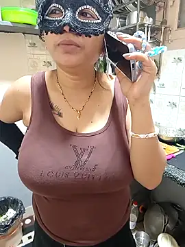 Snapshot of Queen_Nightt chatting on 01-18-26, 03:32 Queen Nightt online show from 01-18-26, 03:32