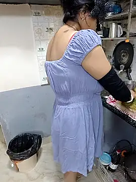 Snapshot of Queen_Nightt chatting on 02-10-26, 03:21 Queen Nightt online show from 02-10-26, 03:21