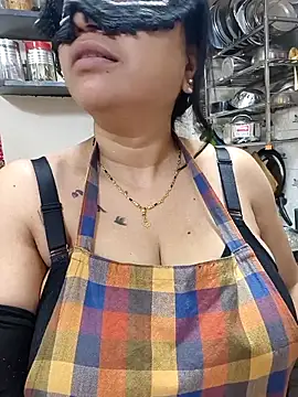 Snapshot of Queen_Nightt chatting on 03-01-26, 03:30 Queen Nightt online show from 03-01-26, 03:30