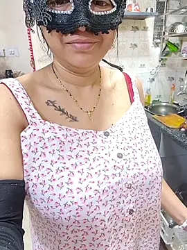 Snapshot of Queen_Nightt chatting on 03-07-26, 03:36 Queen Nightt online show from 03-07-26, 03:36