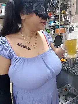 Snapshot of Queen_Nightt chatting on 04-03-26, 03:37 Queen Nightt online show from 04-03-26, 03:37