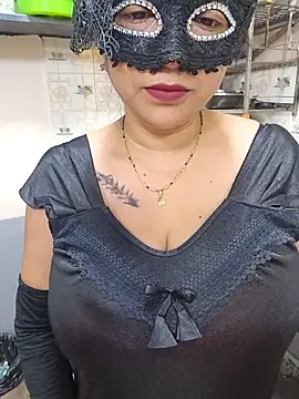 Queen Nightt online show from 04-06-26, 03:37