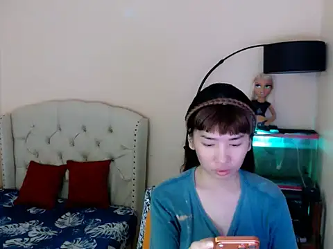 ShantalFoxxy  online show from 04-05-26, 01:36