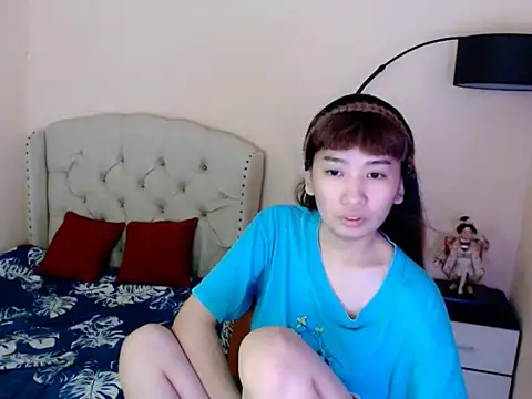 ShantalFoxxy  online show from 06-16-26, 02:47