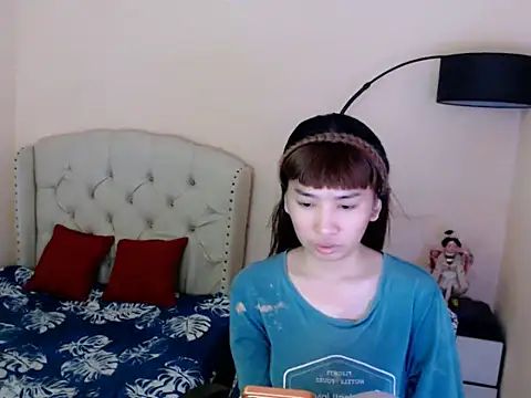 Snapshot of ShantalFoxxy_ chatting on 06-18-26, 12:22 ShantalFoxxy online show from 06-18-26, 12:22