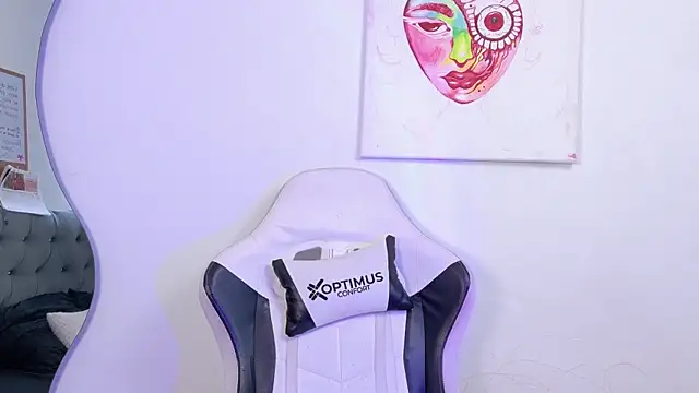 Snapshot of sara_queen10 chatting on 09-29-25, 05:29 sara queen10 online show from 09-29-25, 05:29