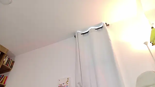 Snapshot of sara_queen10 chatting on 01-31-26, 07:23 sara queen10 online show from 01-31-26, 07:23