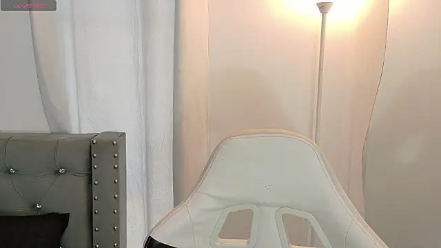 Snapshot of sara_queen10 chatting on 03-16-26, 04:11 sara queen10 online show from 03-16-26, 04:11