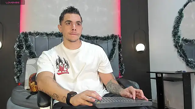 Snapshot of Liam_walk_ chatting on 11-28-25, 10:01 Liam walk online show from 11-28-25, 10:01