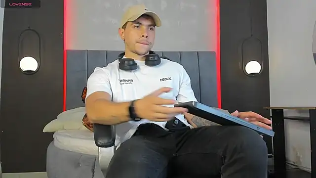 Snapshot of Liam_walk_ chatting on 02-12-26, 09:10 Liam walk online show from 02-12-26, 09:10