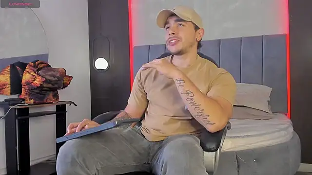 Snapshot of Liam_walk_ chatting on 03-05-26, 10:06 Liam walk online show from 03-05-26, 10:06