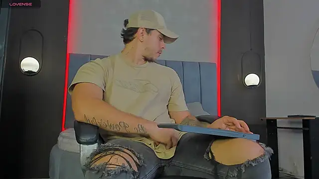 Snapshot of Liam_walk_ chatting on 03-08-26, 02:10 Liam walk online show from 03-08-26, 02:10