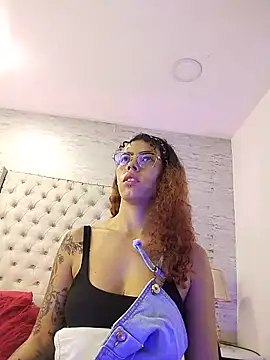 Snapshot of Pamelamiler__ chatting on 06-04-26, 11:38 Pamelamiler online show from 06-04-26, 11:38