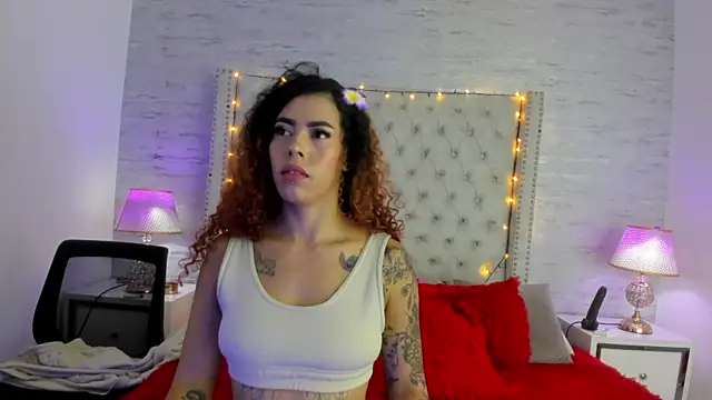 Snapshot of Pamelamiler__ chatting on 06-09-26, 01:01 Pamelamiler online show from 06-09-26, 01:01
