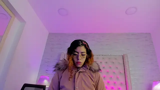 Snapshot of Pamelamiler__ chatting on 06-10-26, 12:26 Pamelamiler online show from 06-10-26, 12:26
