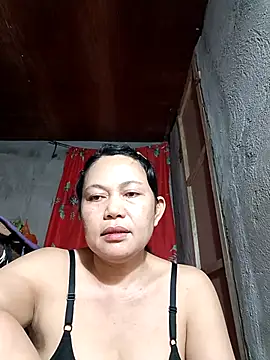 Everleigh mom online show from 10-31-25, 07:53