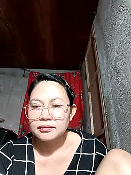 Everleigh mom online show from 11-22-25, 08:02