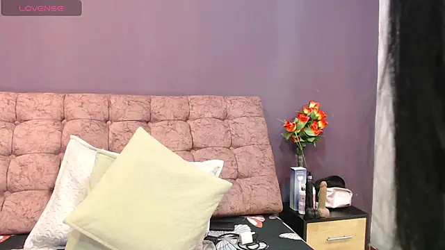 KateWelsin online show from 12-16-25, 07:41