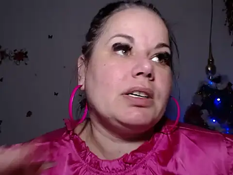 Snapshot of andreea2011 chatting on 09-26-25, 06:34 andreea2011 online show from 09-26-25, 06:34