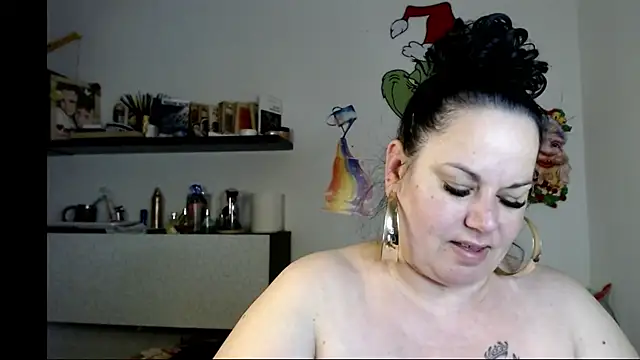 Snapshot of andreea2011 chatting on 03-12-26, 04:13 andreea2011 online show from 03-12-26, 04:13