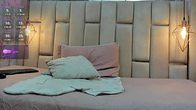 Snapshot of ALYANNA_HOT_ chatting on 09-19-25, 12:17 ALYANNA HOT online show from 09-19-25, 12:17