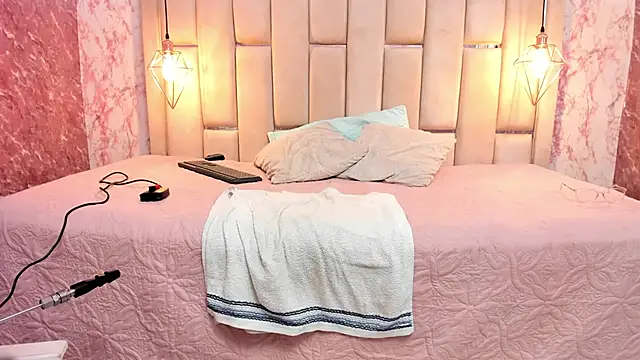 Snapshot of ALYANNA_HOT_ chatting on 09-23-25, 12:08 ALYANNA HOT online show from 09-23-25, 12:08