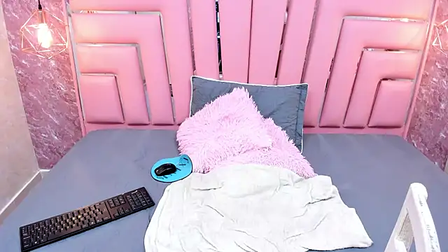 Snapshot of ALYANNA_HOT_ chatting on 11-04-25, 12:15 ALYANNA HOT online show from 11-04-25, 12:15