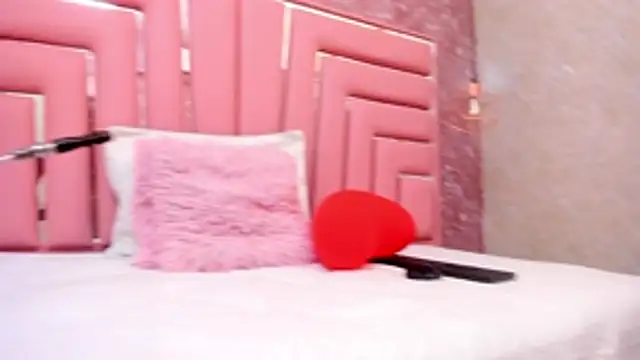 Snapshot of ALYANNA_HOT_ chatting on 02-17-26, 11:40 ALYANNA HOT online show from 02-17-26, 11:40