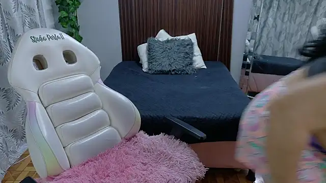 Snapshot of kataleya_29 chatting on 02-10-26, 01:15 kataleya 29 online show from 02-10-26, 01:15