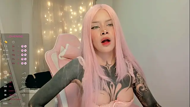 Snapshot of AlinaLukyanova chatting on 01-08-26, 04:26 AlinaLukyanova online show from 01-08-26, 04:26