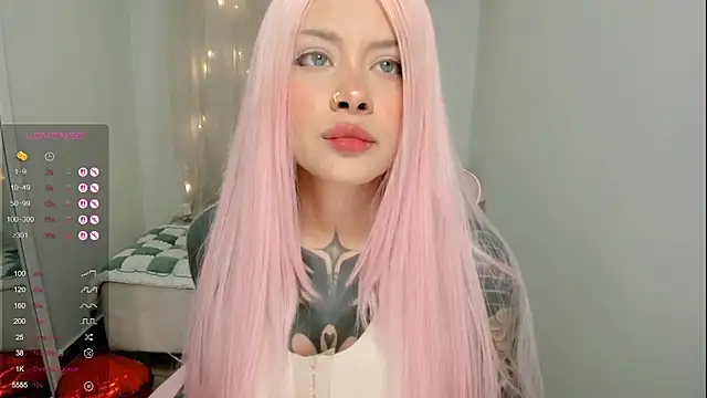 Snapshot of AlinaLukyanova chatting on 02-14-26, 04:09 AlinaLukyanova online show from 02-14-26, 04:09