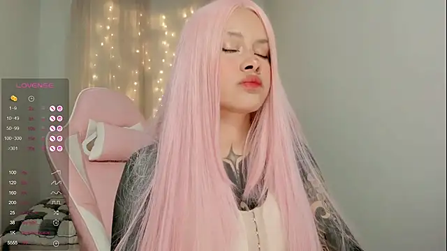 Snapshot of AlinaLukyanova chatting on 02-21-26, 04:13 AlinaLukyanova online show from 02-21-26, 04:13