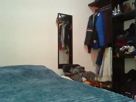 Barrx0018 online show from 12-17-25, 05:41