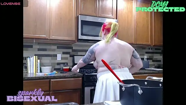 Snapshot of sparklybisexual chatting on 03-15-26, 12:05 sparklybisexual online show from 03-15-26, 12:05