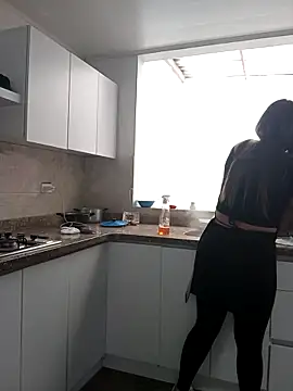 Snapshot of Fernandar2025 chatting on 12-17-25, 06:47 Fernandar2025 online show from 12-17-25, 06:47