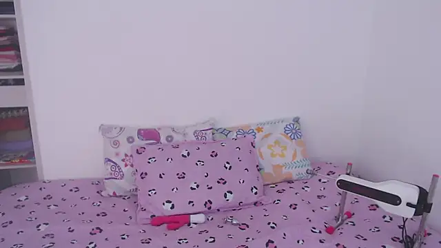 Tiiana online show from 04-17-26, 03:37