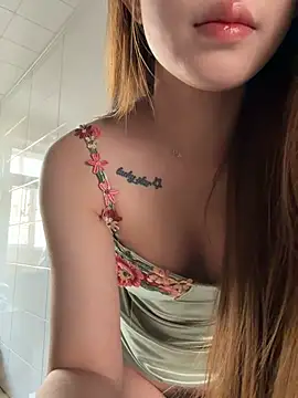 Snapshot of tuanzi125216 chatting on 03-08-26, 12:52 tuanzi125216 online show from 03-08-26, 12:52