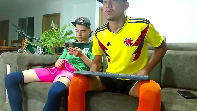 Snapshot of skinny23cm chatting on 12-11-24, 10:03 skinny23cm online show from 12-11-24, 10:03