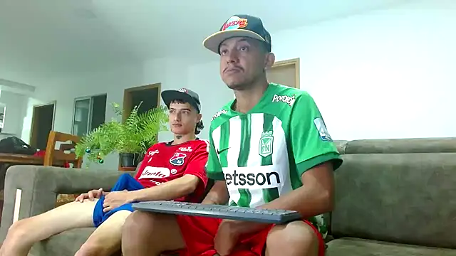 Snapshot of skinny23cm chatting on 12-12-24, 07:41 skinny23cm online show from 12-12-24, 07:41