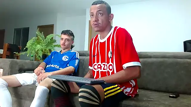 Snapshot of skinny23cm chatting on 12-14-24, 10:13 skinny23cm online show from 12-14-24, 10:13