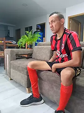 Snapshot of skinny23cm chatting on 12-15-24, 09:24 skinny23cm online show from 12-15-24, 09:24