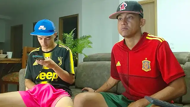 Snapshot of skinny23cm chatting on 12-18-24, 09:47 skinny23cm online show from 12-18-24, 09:47