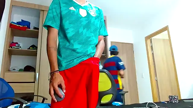 Snapshot of skinny23cm chatting on 01-07-25, 09:40 skinny23cm online show from 01-07-25, 09:40