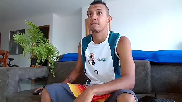 Snapshot of skinny23cm chatting on 01-12-25, 12:12 skinny23cm online show from 01-12-25, 12:12