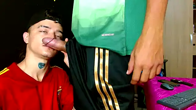 Snapshot of skinny23cm chatting on 01-16-25, 10:32 skinny23cm online show from 01-16-25, 10:32