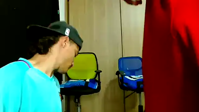 Snapshot of skinny23cm chatting on 01-24-25, 09:17 skinny23cm online show from 01-24-25, 09:17