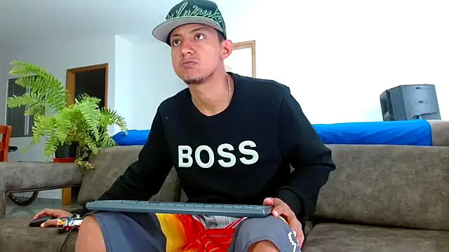 Snapshot of skinny23cm chatting on 01-28-25, 12:54 skinny23cm online show from 01-28-25, 12:54